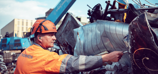 Mitarbeiter Platz Magnettest Eisenschrott